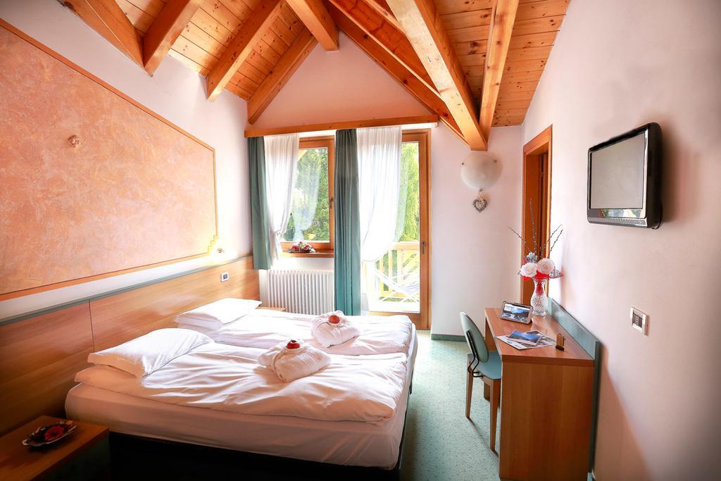 Double or Twin Room,11689537:JPEG